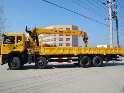 平潭縣5噸隨車吊清障車 多功能救援與工程作業(yè)的得力助手