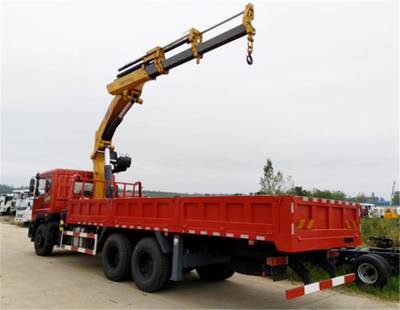 六米一東風(fēng)天錦隨車吊 小型隨車吊的實(shí)用之選