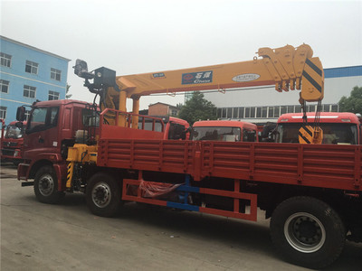 市場(chǎng)上常用隨車吊品牌與平板車應(yīng)用概述